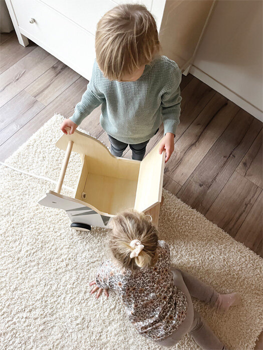 Drewniana skrzynia na zabawki jeździk Zebra Small Foot