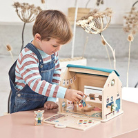 Drewniany multifunkcyjny zestaw do zabawy w Szkołę z 3 figurkami i akcesoriami Lilliputiens