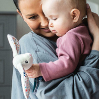 Grzechotka Króliczek - szary Whisbear