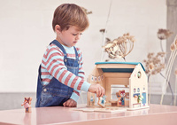 Drewniany multifunkcyjny zestaw do zabawy w Szkołę z 3 figurkami i akcesoriami Lilliputiens