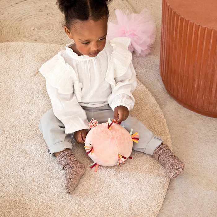 Pluszowa piłka sensoryczna z pozytywką wielofunkcyjna Sarenka Stella Lilliputiens