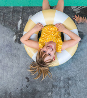 Kółko do pływania średnie 60 cm Banana Blue Quut