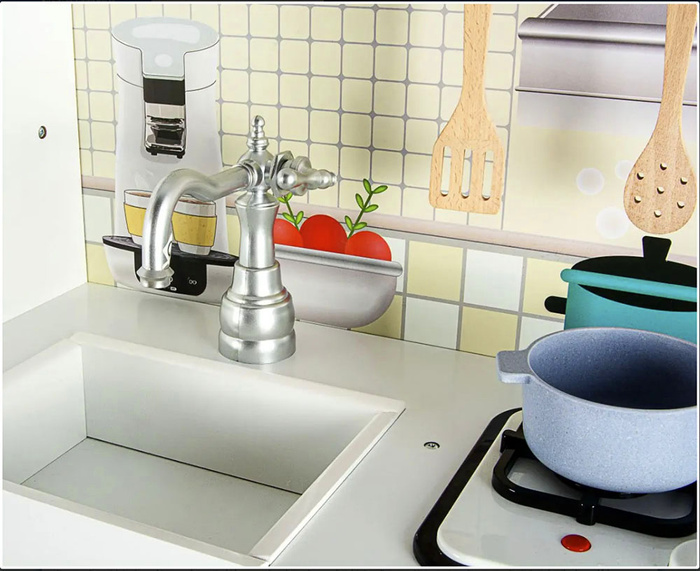 Drewniana kuchnia dla dzieci emitująca dźwięk i światło z akcesoriami kostkarką do lodu