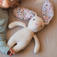 Szumiący Królik śpioszek Felcia Whisbear maskotka 