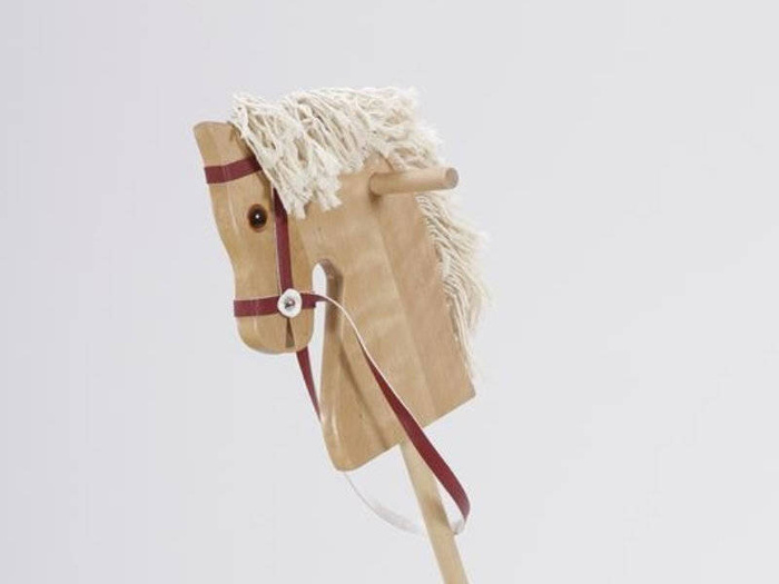 Koń na kiju z kółeczkami drewniany Hobby Horse Mumbee