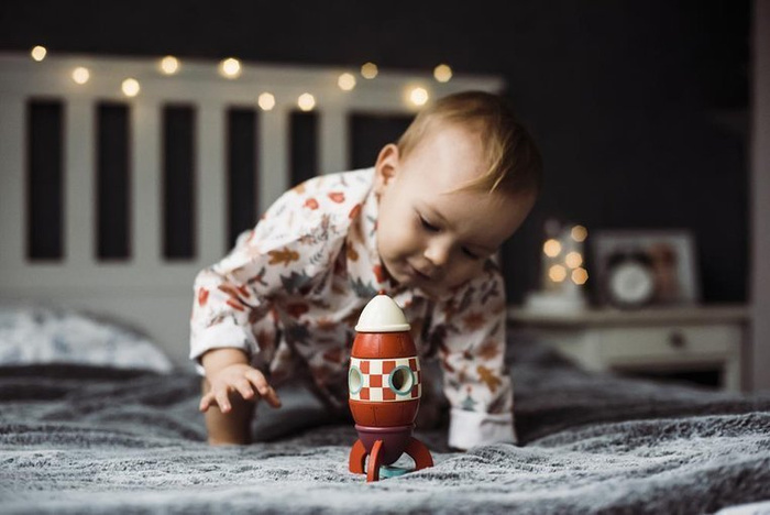 Magnetyczna, drewniana rakieta z małym astronautą, Janod