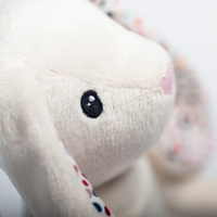 Szumiący Królik śpioszek Felcia Whisbear maskotka 