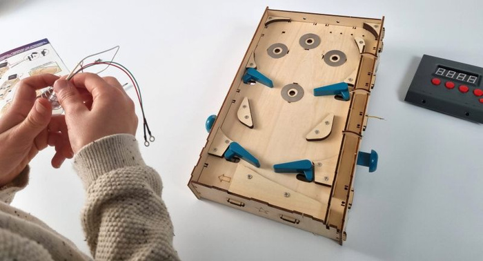 Automat do gry w pinball do samodzielnego złożenia Buki