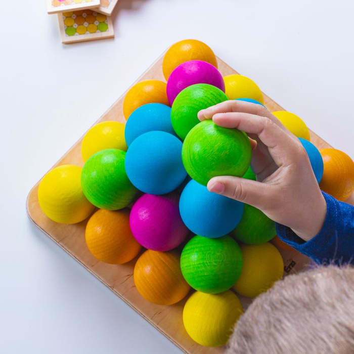 Gra dla dzieci w układanie kulek Froebla 46 el Erzi