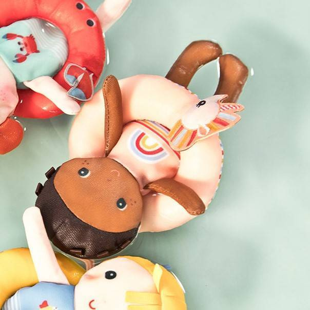 Kąpielowa zabawka laleczka z kółkiem Lena Lilliputiens