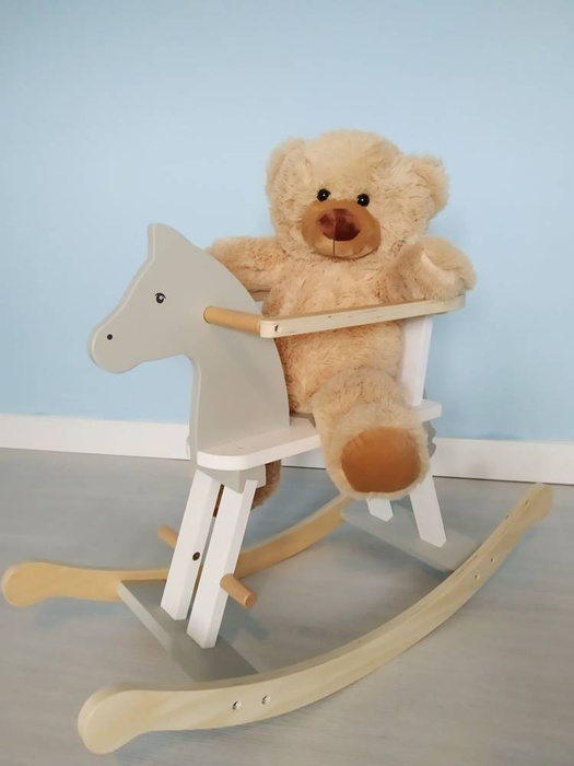 Drewniany konik na biegunach wyposażony w barierkę Altero Goki