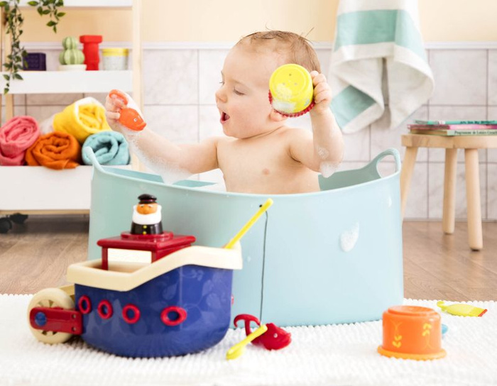 Statek rybacki z akcesoriami zabawki do kąpieli Fish & Splish B.Toys