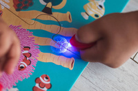 Świecące puzzle z mini-lampką UV Las 24 elementy 3+ Janod 