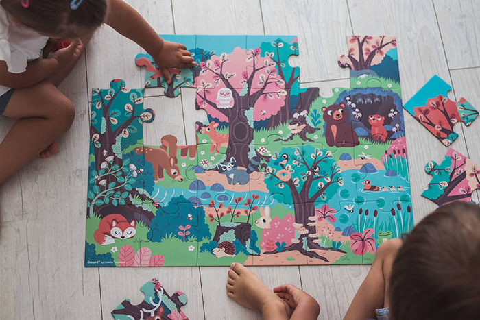 Świecące puzzle z mini-lampką UV Las 24 elementy 3+ Janod