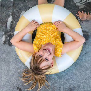 Kółko do pływania średnie 60 cm Banana Blue Quut