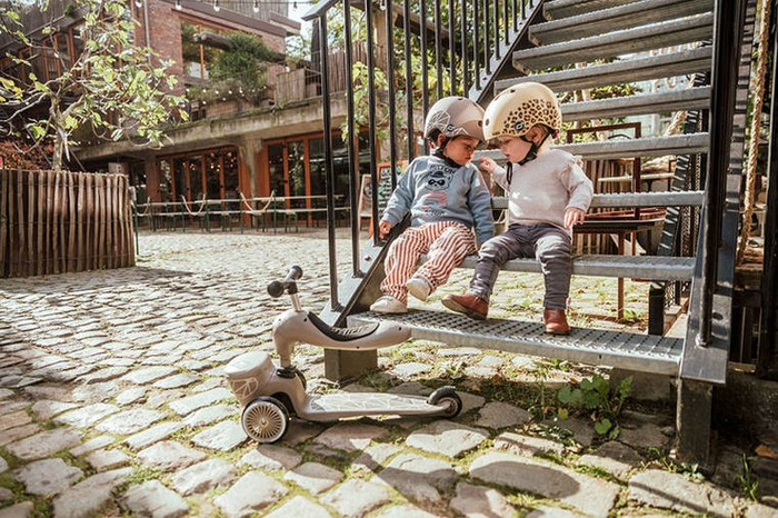 Jeździk i hulajnoga 2 w 1 zamykany schowek brązowy Highwaykick 1 Lifestyle Scoot & Ride