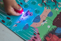 Świecące puzzle z mini-lampką UV Las 24 elementy 3+ Janod 