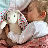 Szumiący Królik śpioszek Felcia Whisbear maskotka 