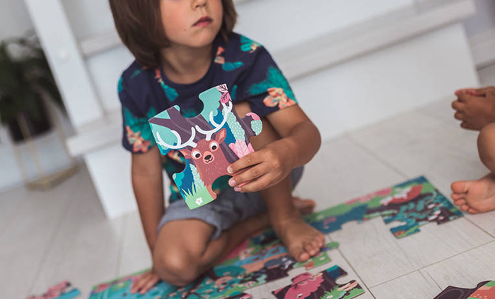 Świecące puzzle z mini-lampką UV Las 24 elementy 3+ Janod