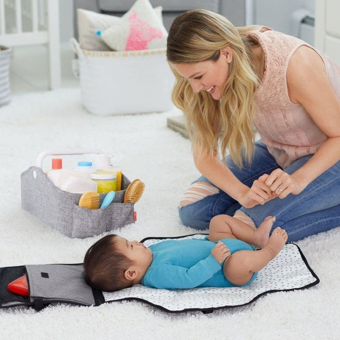 Organizer podróżny z lampką Heather Grey Skip Hop