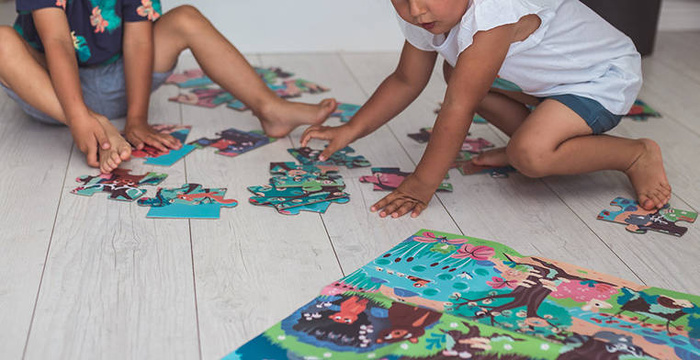 Świecące puzzle z mini-lampką UV Las 24 elementy 3+ Janod