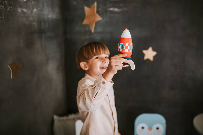 Magnetyczna, drewniana rakieta z małym astronautą, Janod