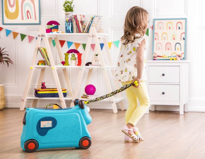 Interaktywna walizka jeździk dla dziecka On the Gogo Woofer Pies B.Toys