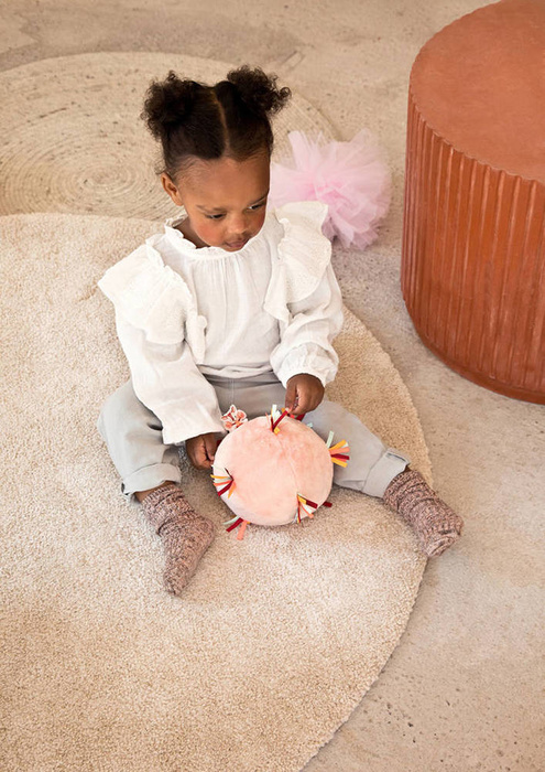 Pluszowa piłka sensoryczna z pozytywką wielofunkcyjna Sarenka Stella Lilliputiens