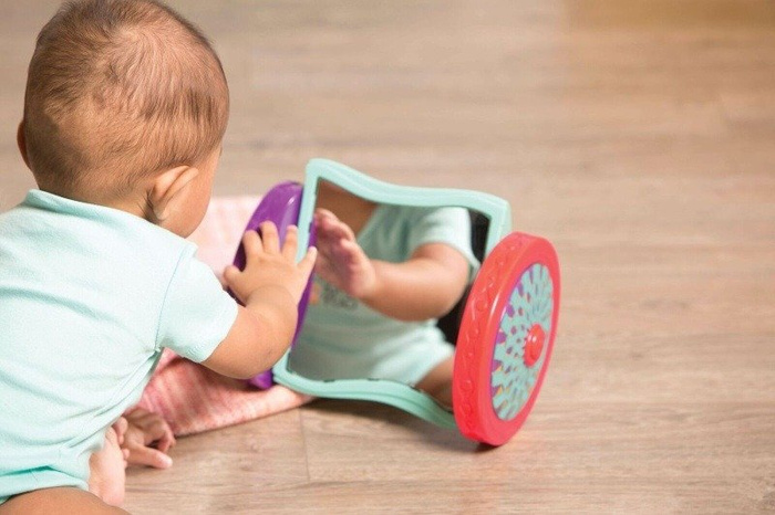 Lusterko dla dzieci na kółkach B.Toys