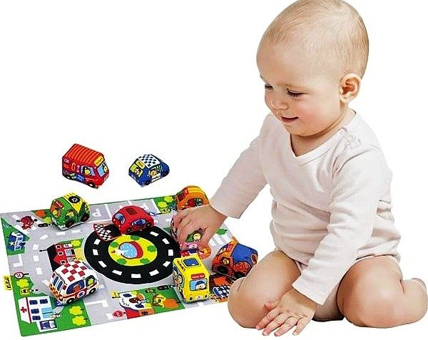 Mata z pluszowymi autkami K's Kids