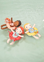 Kąpielowa zabawka laleczka z kółkiem Axelle Lilliputiens