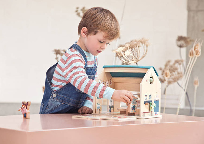 Drewniany multifunkcyjny zestaw do zabawy w Szkołę z 3 figurkami i akcesoriami Lilliputiens