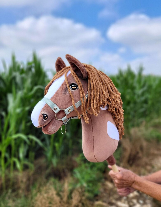 Brązowy koń na kiju z gęstą grzywą Premium Super Hobby Horse