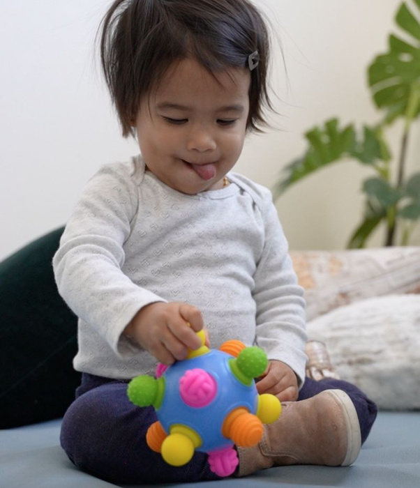 Woblii kula stymulująca zabawka sensoryczna Mobi