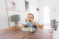 EZPZ Silikonowy kubeczek Tiny Cup pastelowa szarość