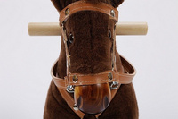 Brązowy mały koń na biegunach dla najmłodszych Makar