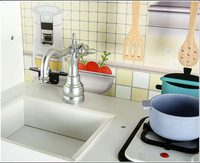 Drewniana kuchnia dla dzieci emitująca dźwięk i światło z akcesoriami kostkarką do lodu