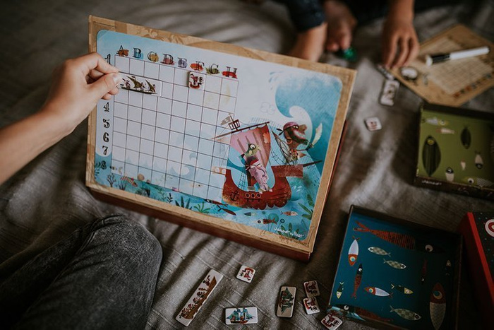 Gra dla dzieci z magnetyczną tablicą. Statki piratów, Janod