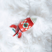 Magnetyczna, drewniana rakieta z małym astronautą, Janod