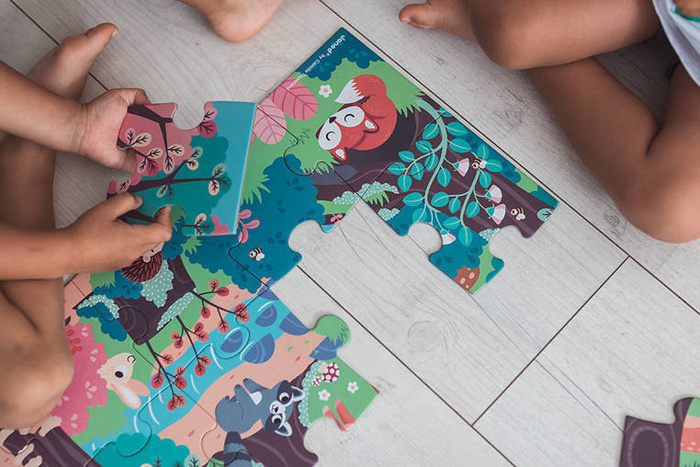 Świecące puzzle z mini-lampką UV Las 24 elementy 3+ Janod