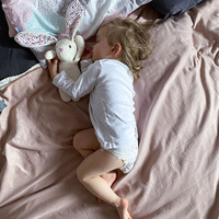 Szumiący Królik śpioszek Felcia Whisbear maskotka 