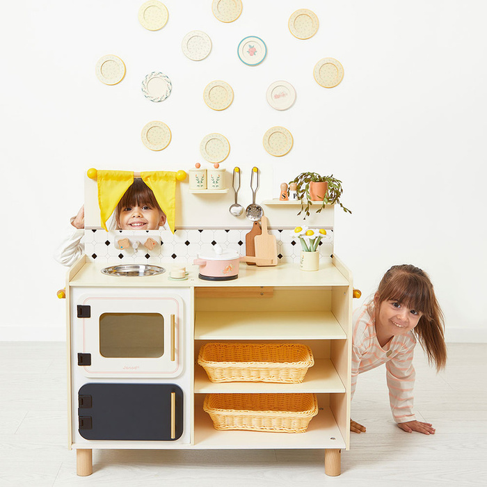 Duża drewniana kuchnia dla dziecka z 19 akcesoriami Shiny Grandma Janod
