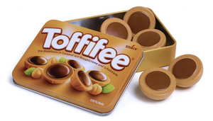 Drewniane Toffifee w puszce do zabawy w sklep Erzi