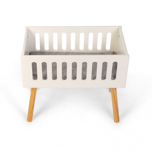 Białe drewniane łóżeczko dla lalki z materacem Astrup