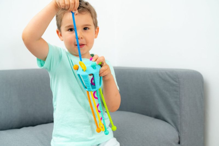 Zippee przeciąganiec Mobi – zabawki sensoryczne