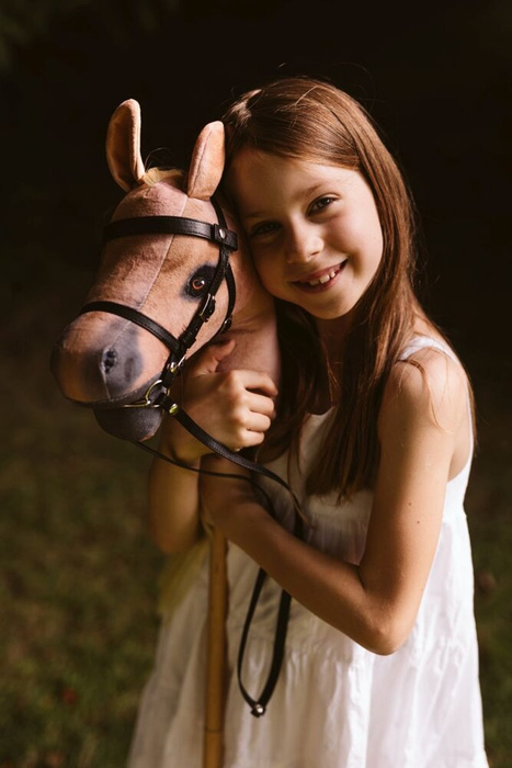 Hobby Horse Koń na kiju z otwartą buzią Spirit Astrup Blond