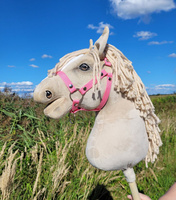 Kremowy koń na kiju z gęstą grzywą Premium Super Hobby Horse