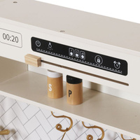 Drewniana kuchnia zabawkowa dla dzieci z bogatym wyposażeniem