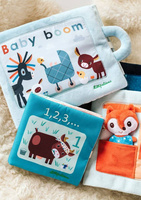 Miękka książeczka aktywizująca z mini-przytulanką „Dzień dobry, mały lisku” Lilliputiens