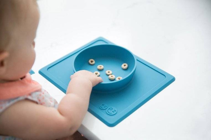 Silikonowa miseczka z podkładką 2w1 Mini Bowl niebieska EZPZ